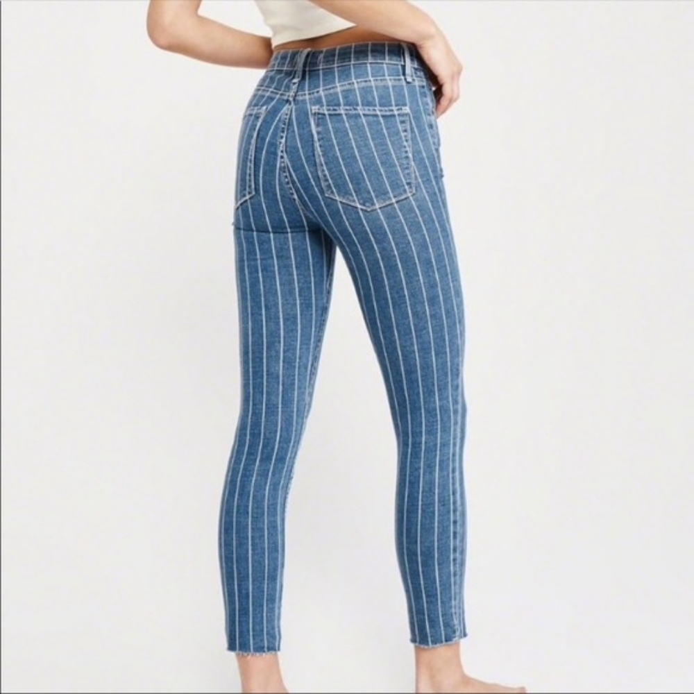 ABECROMBIE High Rise Jeans. - Picture 3 of 4